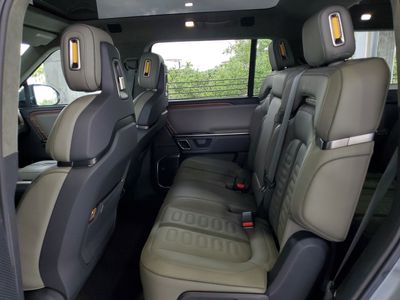 2024 Rivian R1S - Photo 9