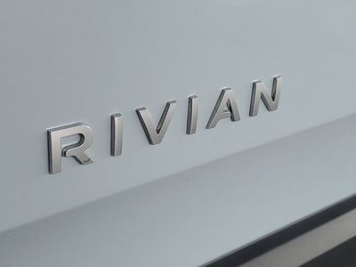 2024 Rivian R1S - Photo 5