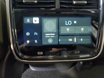 2024 Rivian R1S - Photo 14