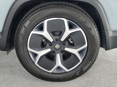 2024 Rivian R1S - Photo 7