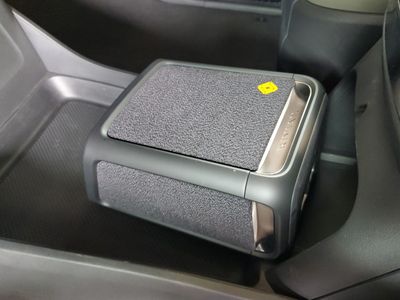2024 Rivian R1S - Photo 30