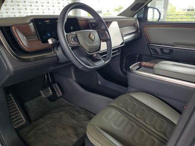 2024 Rivian R1S - Photo 18