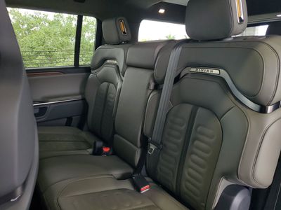 2024 Rivian R1S - Photo 8