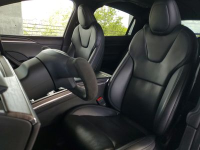 2022 Tesla Model X - Photo 17