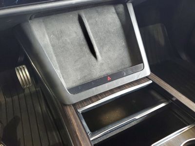 2022 Tesla Model X - Photo 27