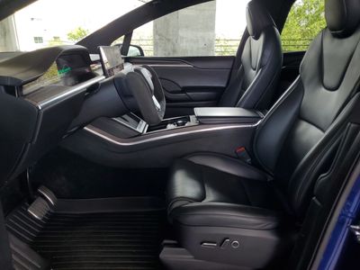 2022 Tesla Model X - Photo 16