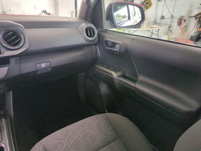 2018 Toyota Tacoma - Photo 19