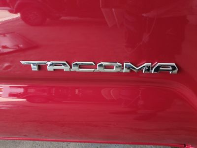 2018 Toyota Tacoma - Photo 13