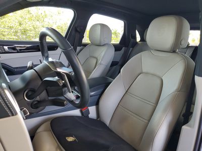 2022 Porsche Cayenne - Photo 18