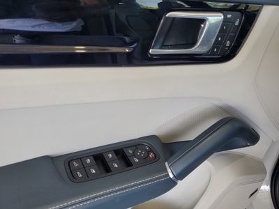 2022 Porsche Cayenne - Photo 15