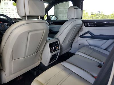 2022 Porsche Cayenne - Photo 9