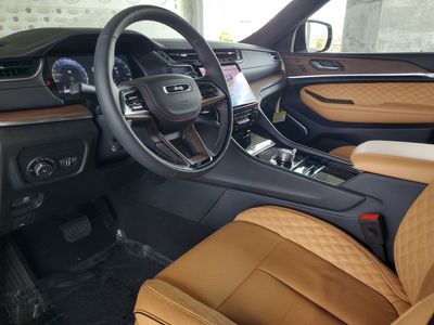 2025 Jeep Grand Cherokee - Photo 16