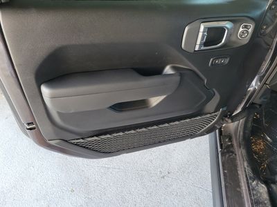 2026 Jeep Wrangler - Photo 14