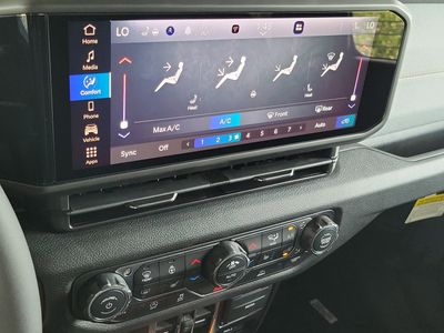 2026 Jeep Wrangler — photo 29 view