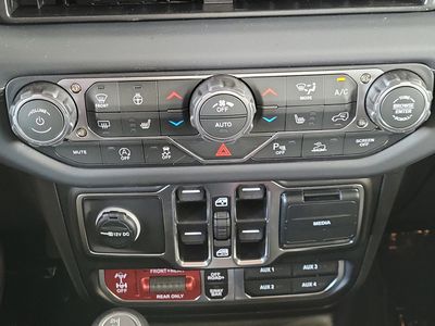 2026 Jeep Wrangler - Photo 27