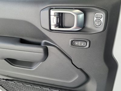 2026 Jeep Wrangler - Photo 17