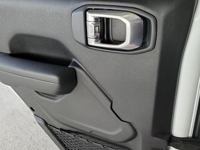 2026 Jeep Wrangler - Photo 13