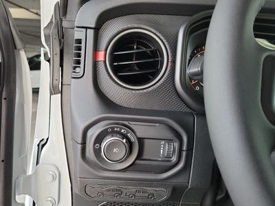 2026 Jeep Wrangler - Photo 18