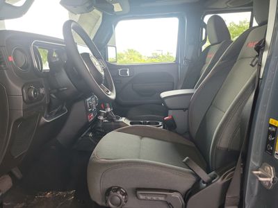 2026 Jeep Wrangler - Photo 17