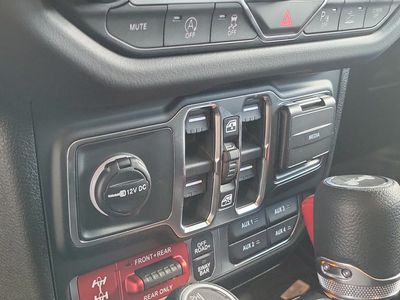 2026 Jeep Wrangler - Photo 15