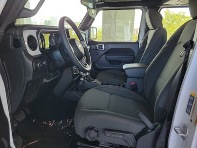 2026 Jeep Wrangler — photo 17 view