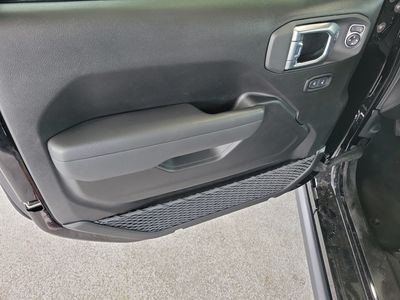 2026 Jeep Wrangler - Photo 14
