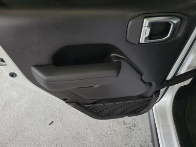 2026 Jeep Wrangler - Photo 14