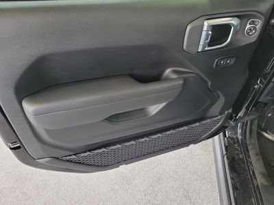 2026 Jeep Wrangler - Photo 13