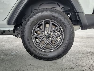 2026 Jeep Wrangler — photo 7 view