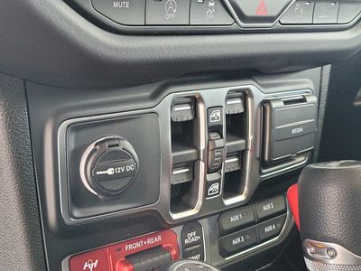 2026 Jeep Wrangler - Photo 15