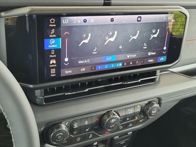 2026 Jeep Wrangler - Photo 28