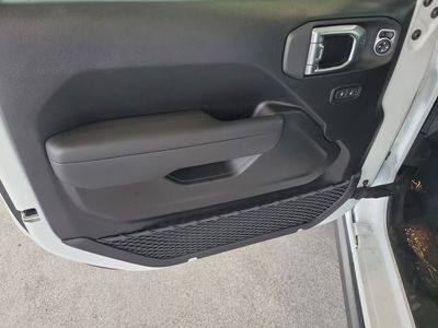 2026 Jeep Wrangler - Photo 14