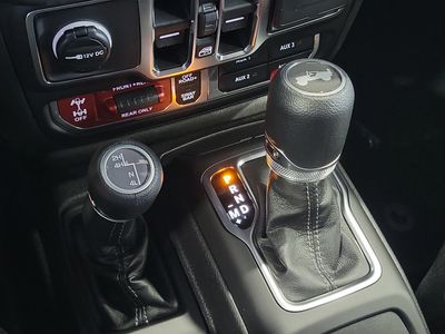 2026 Jeep Wrangler - Photo 30