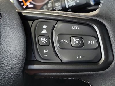 2026 Jeep Wrangler - Photo 24