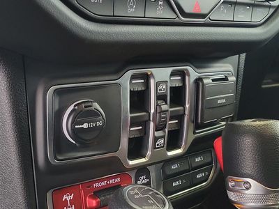 2026 Jeep Wrangler - Photo 15