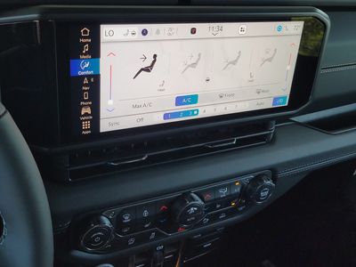 2026 Jeep Wrangler — photo 29 view