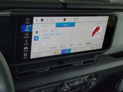 2026 Jeep Wrangler — photo 27 view