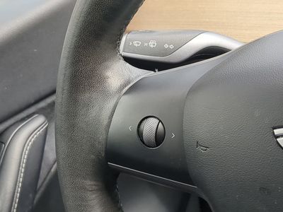 2022 Tesla Model Y - Photo 29