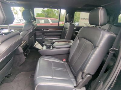2023 Jeep Grand Wagoneer - Photo 17