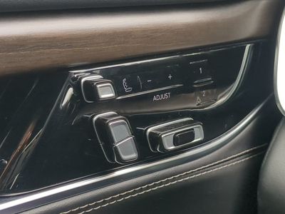 2023 Jeep Grand Wagoneer - Photo 24