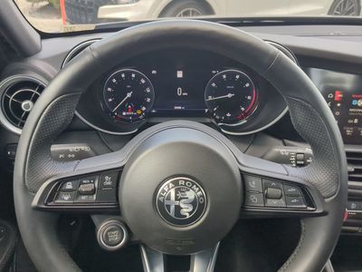 2024 Alfa Romeo Giulia - Photo 31