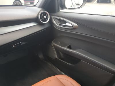 2024 Alfa Romeo Giulia - Photo 18