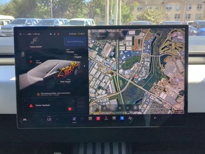 2024 Tesla Cybertruck - Photo 24