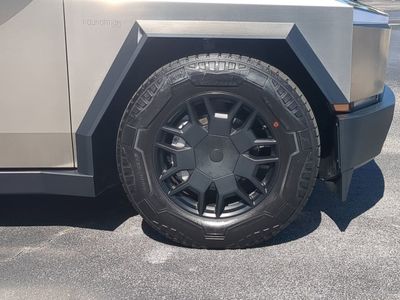 2024 Tesla Cybertruck - Photo 10