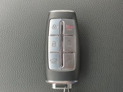 2023 Genesis G70 - Photo 33