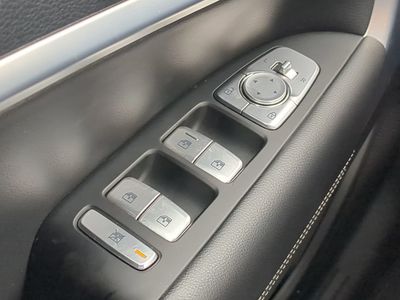 2023 Genesis G70 - Photo 26