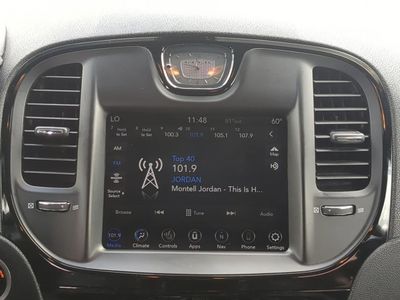 2021 Chrysler 300 — photo 19 view