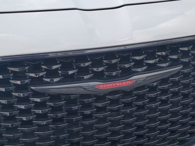 2021 Chrysler 300 — photo 13 view