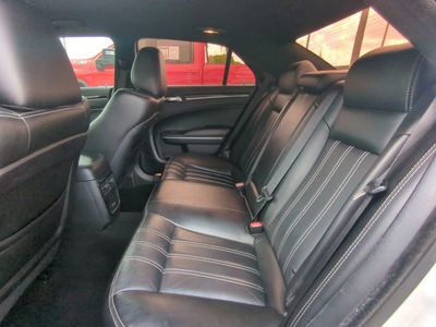 2021 Chrysler 300 — photo 14 view