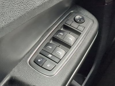 2021 Chrysler 300 — photo 28 view